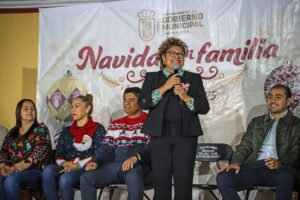 El edil inauguró el “Festival Navidad en Familia 2025” con el encendido del árbol de Navidad y el corte de listón en la pista de hielo y en la iluminación del parque recreativo El Ameyal