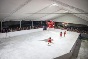 El edil inauguró el “Festival Navidad en Familia 2025” con el encendido del árbol de Navidad y el corte de listón en la pista de hielo y en la iluminación del parque recreativo El Ameyal