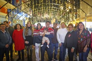 El edil inauguró el “Festival Navidad en Familia 2025” con el encendido del árbol de Navidad y el corte de listón en la pista de hielo y en la iluminación del parque recreativo El Ameyal
