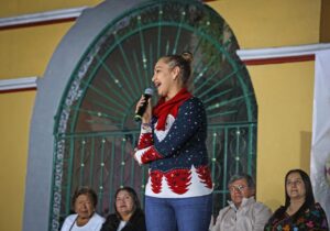 El edil inauguró el “Festival Navidad en Familia 2025” con el encendido del árbol de Navidad y el corte de listón en la pista de hielo y en la iluminación del parque recreativo El Ameyal