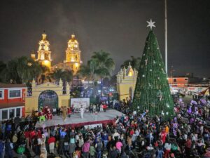 El edil inauguró el “Festival Navidad en Familia 2025” con el encendido del árbol de Navidad y el corte de listón en la pista de hielo y en la iluminación del parque recreativo El Ameyal