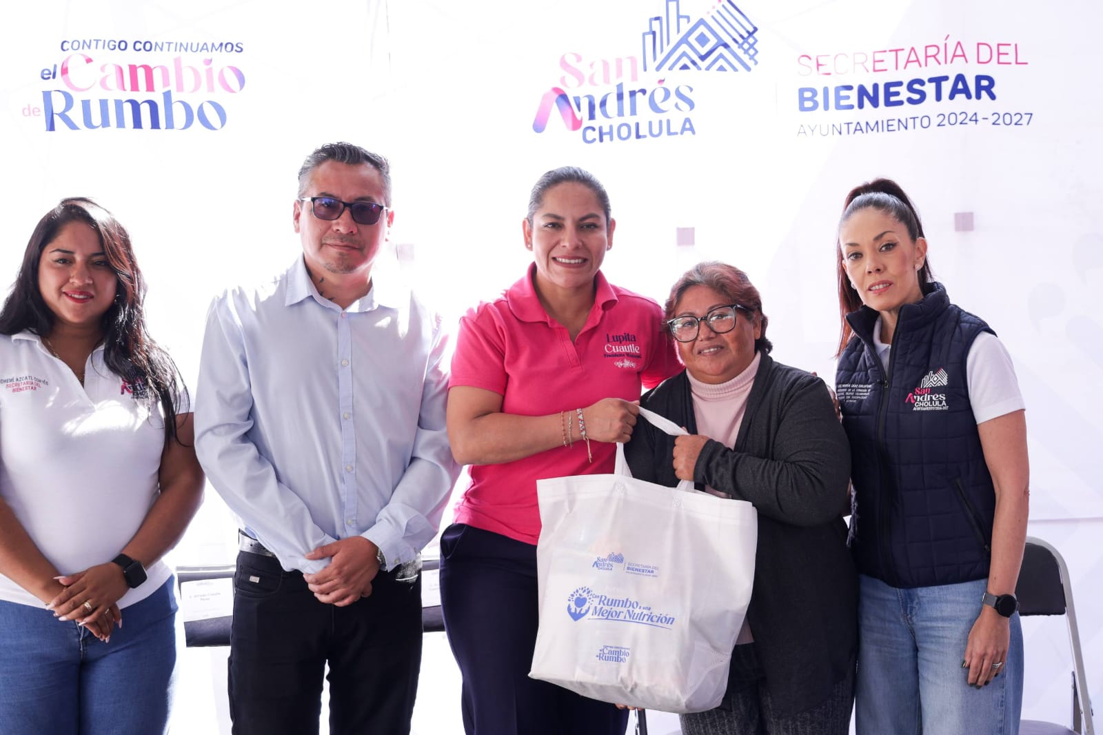 Fortalece Lupita Cuautle la nutrición familiar con 15 mil paquetes alimentarios entregados