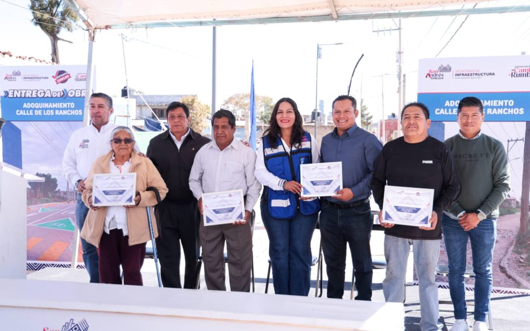 Entrega Lupita Cuautle adoquinamiento en San Bernardino Tlaxcalancingo