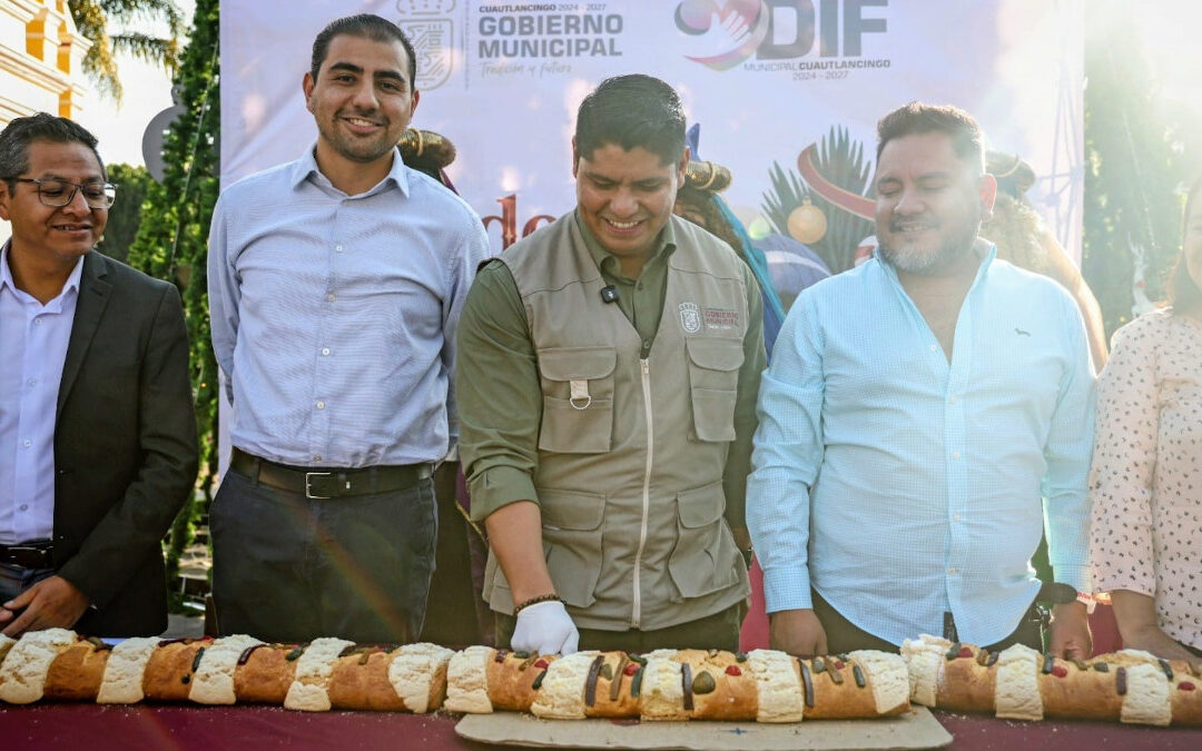 Omar Muñoz encabeza tradicional partida de “rosca de Reyes” en la cabecera municipal.