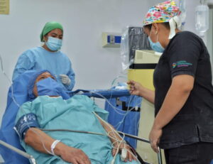MariElise Budib inicia el año con 60 cirugías gratuitas de cataratas mediante el programa “Iluminando Miradas”