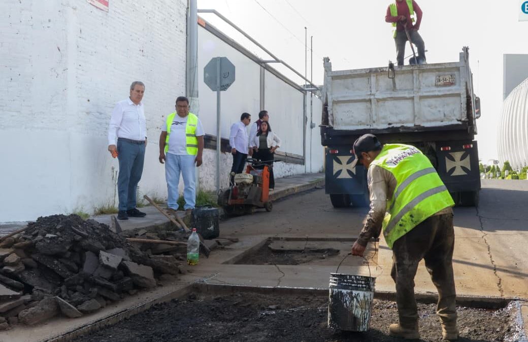 Supervisa Pepe Chedraui  trabajos de bacheo en la capital poblana