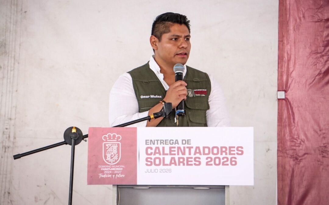 Omar Muñoz entrega 845 calentadores solares más a familias de Cuautlancingo