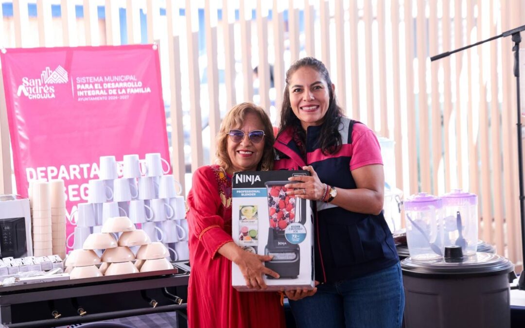 Entrega Lupita Cuautle nuevo equipamiento para desayunadores escolares