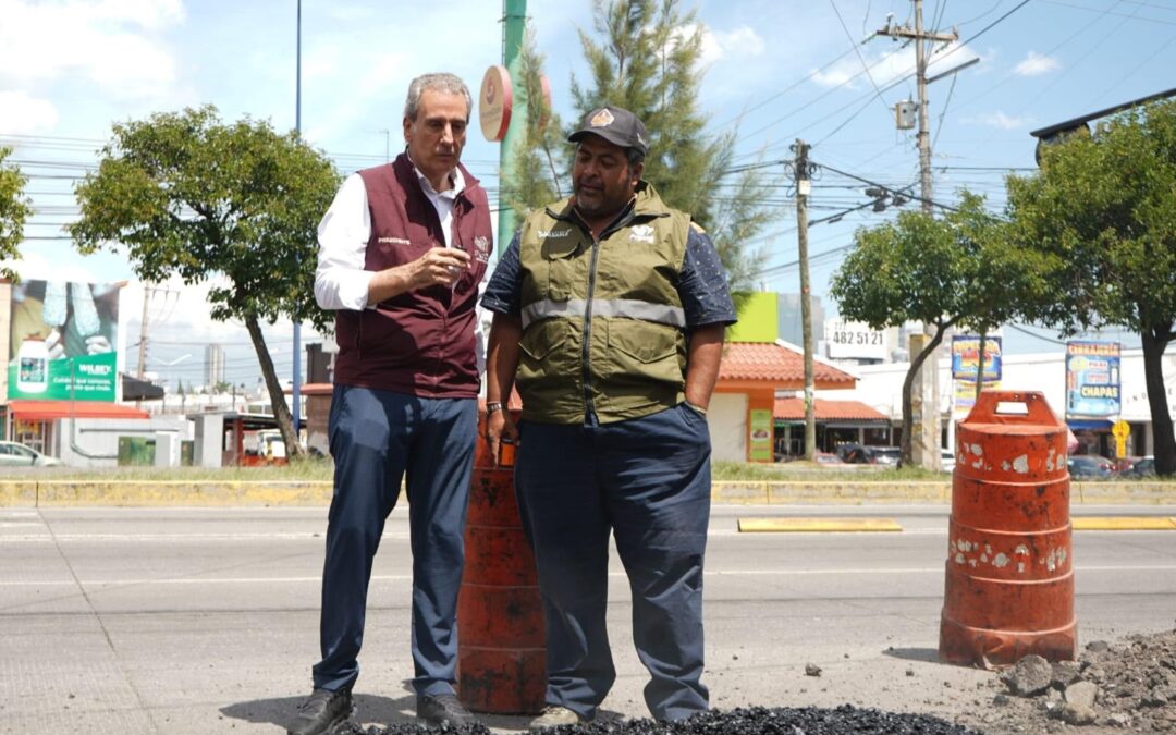 Avanza Pepe Chedraui con acciones de bacheo en calles de Los Pinos Mayorazgo