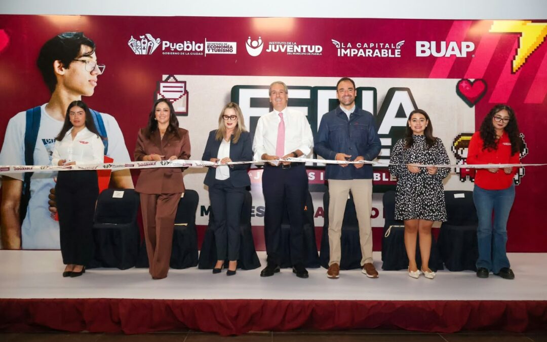 Alcalde Pepe Chedraui acerca a jóvenes a opciones de empleo formal en coordinación con la BUAP