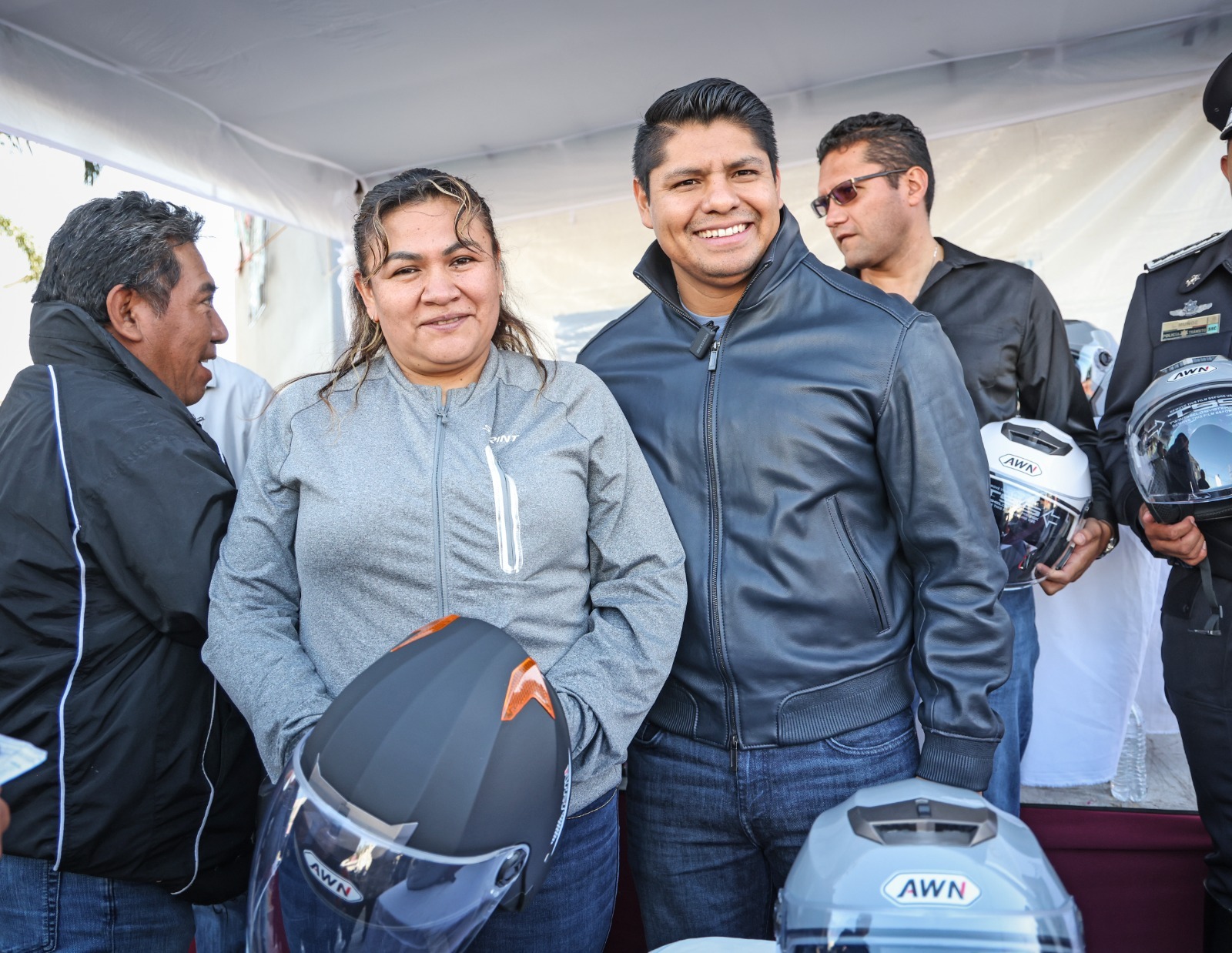 observatorio-puebla-cuautlancingo-omar-munoz-entrega-cascos-motociclistas