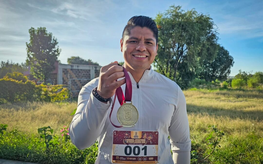 Omar Muñoz celebra a las juventudes con carrera deportiva