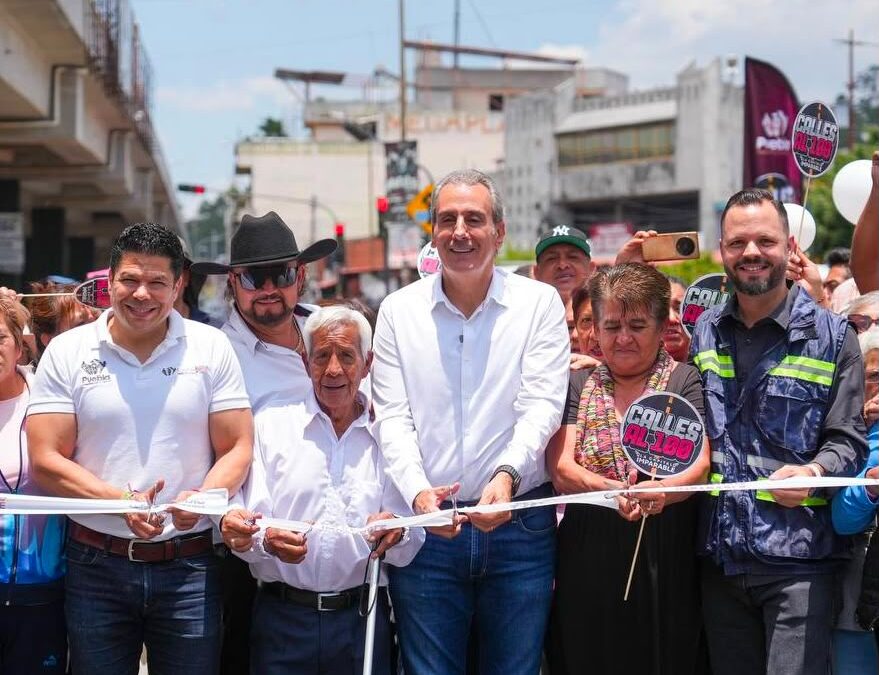 Pepe Chedraui rehabilita las laterales del bulevar Xonacatepec con el Tren Capitalino de Pavimentación