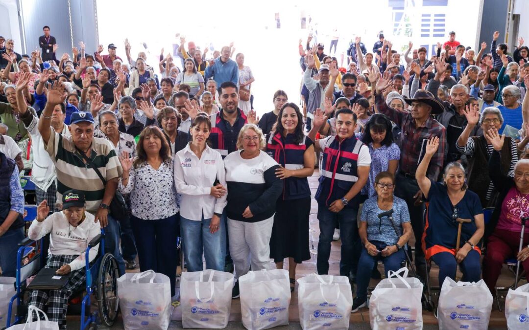 En San Andrés Cholula Lupita Cuautle brinda apoyos alimentarios.