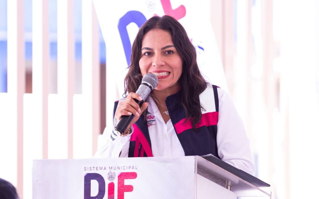 En San Andrés Cholula mejora Lupita Cuautle calidad de vida a personas con discapacidad auditiva