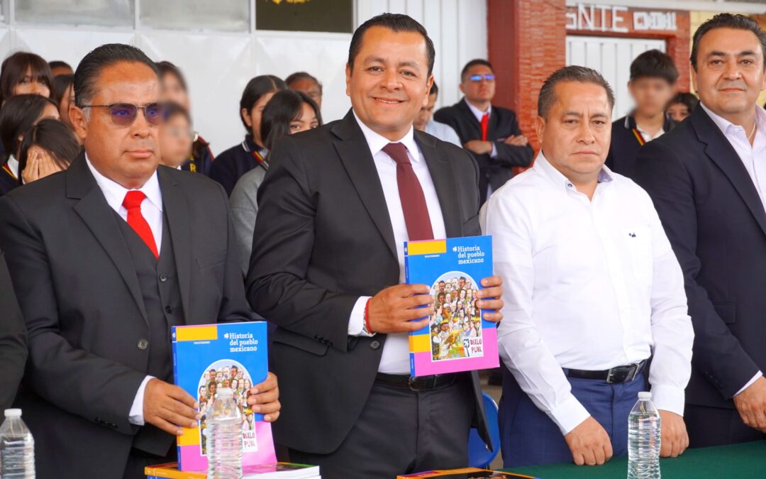 En Texmelucan Juan Manuel Alonso entrega de manera simbólica libros de texto gratuitos