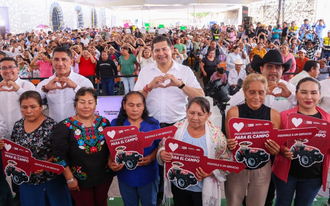 Gobierno de Puebla transforma municipios de la mixteca poblana con obra comunitaria