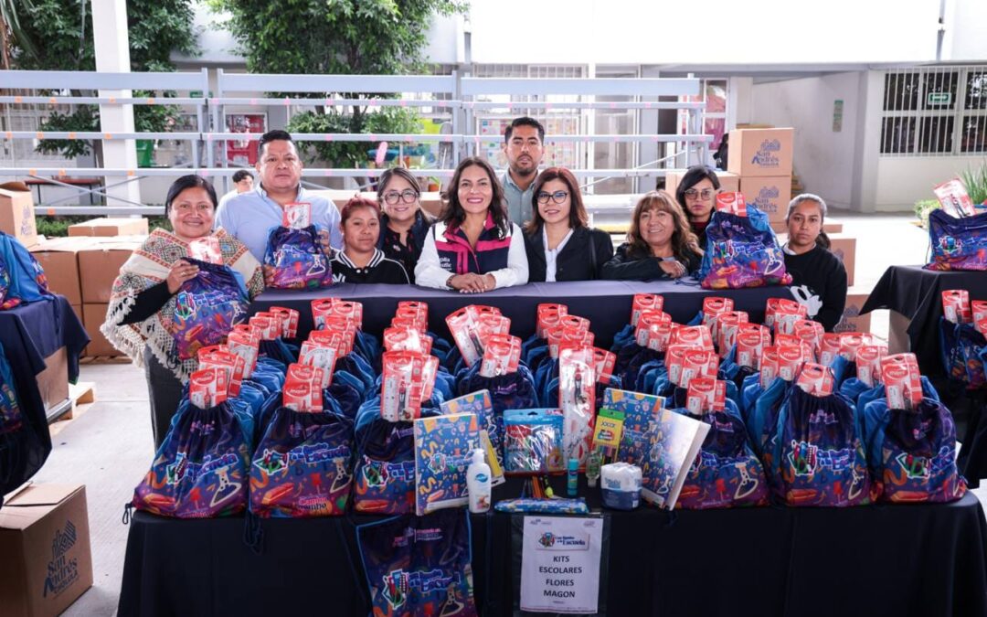 En San Andrés Cholula Lupita Cuautle apoya a la economía de las familias con entrega de útiles escolares