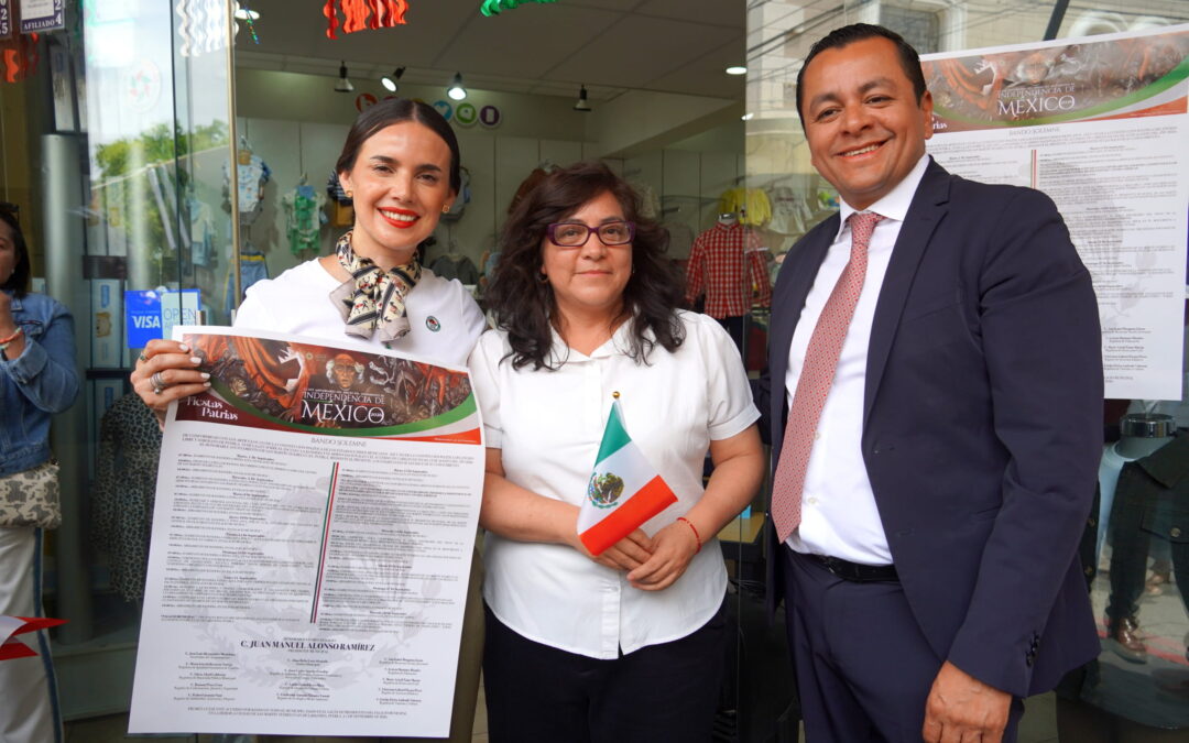 En Texmelucan el alcalde Juan Manuel Alonso encabeza pega de bando solemne para dar inicio a las fiestas patrias 2026